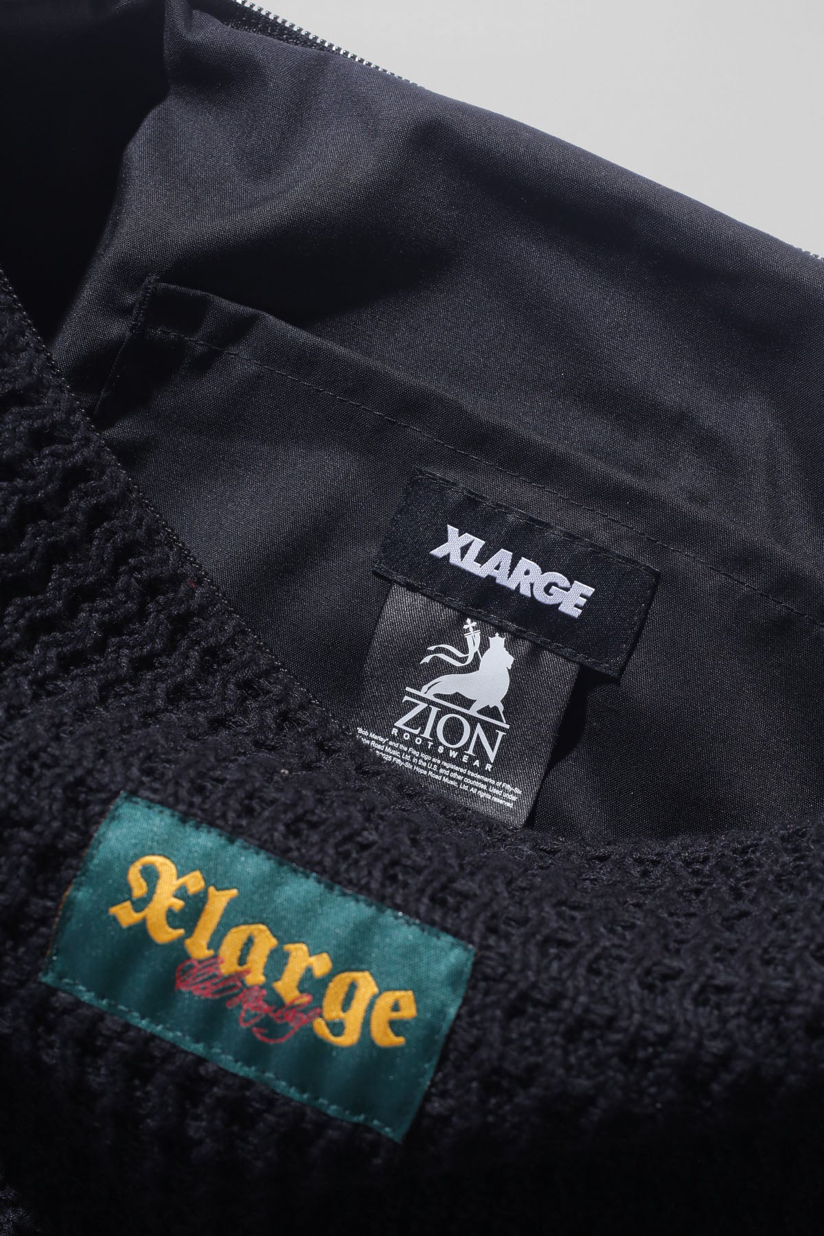 XL725S1016_BLK_5_1759457335