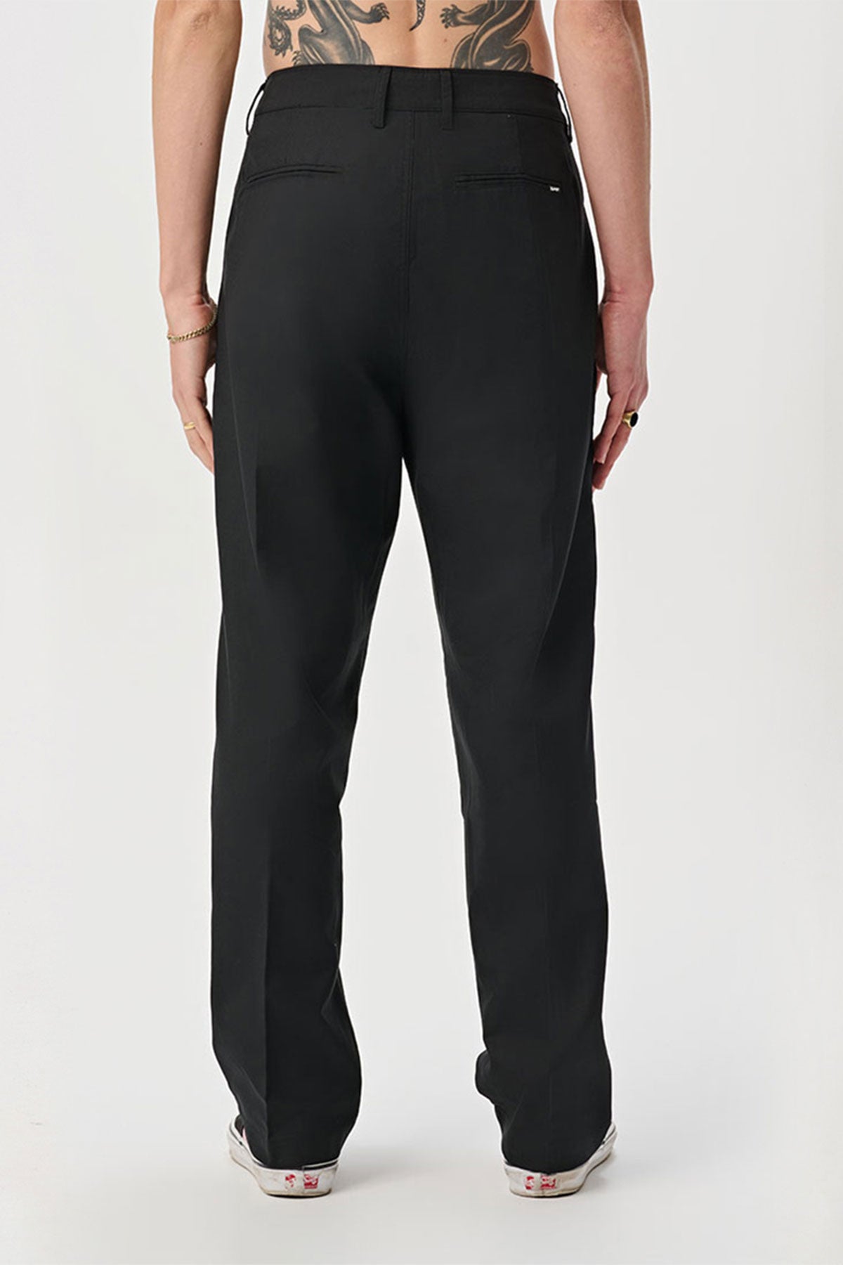 XL021609_BLK_4_p60gw5_1681790212