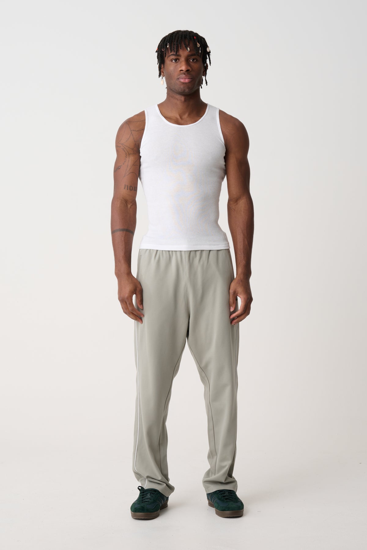 XL024W1602_GREYWHITE_6_avibxw_1702347613