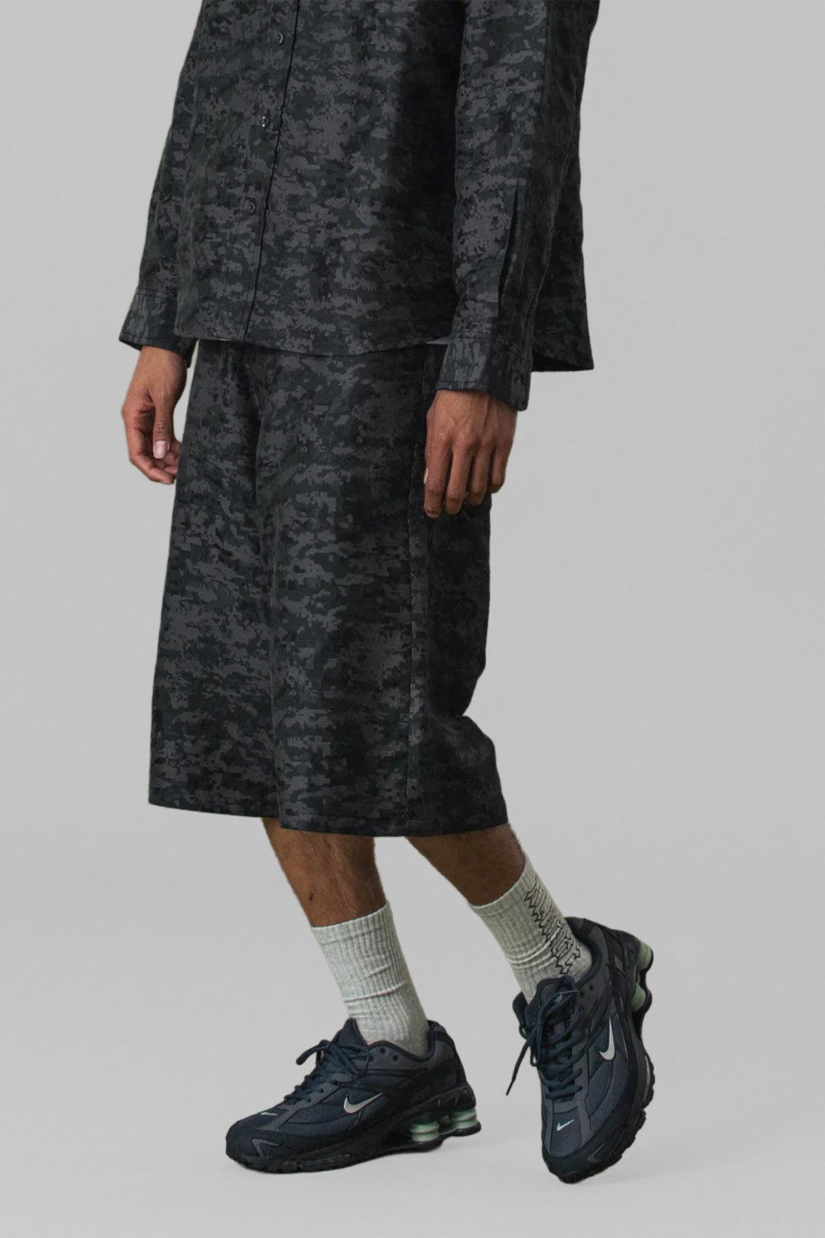 DIGITAL CAMO JACQUARD SHORT - BLACK