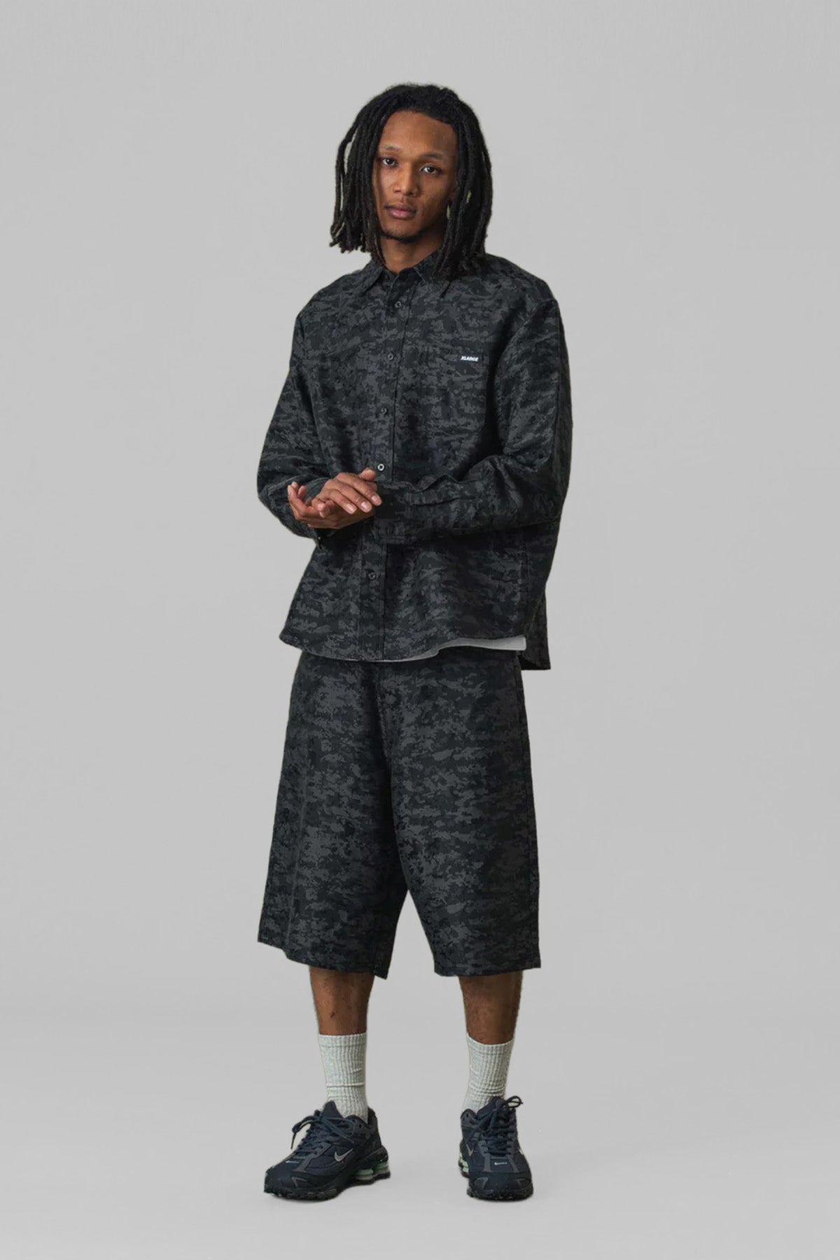 DIGITAL CAMO JACQUARD SHORT - BLACK