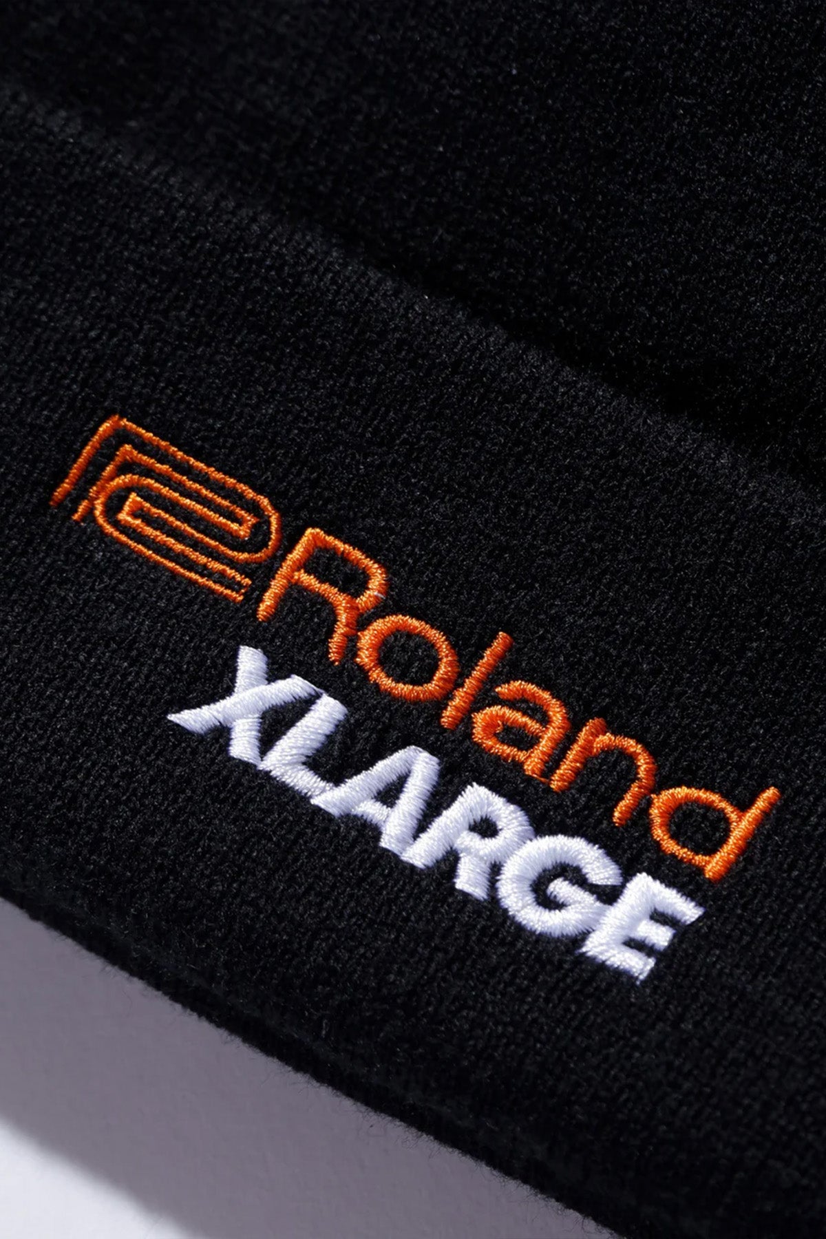 XLARGE x ROLAND BEANIE - BLACK